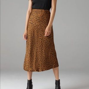 Vetta Reversible Satin Midi Skirt - M - Cheetah/Black - NWT